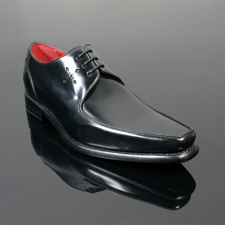 Melly 'Carrington' - Apron front lace up shoe